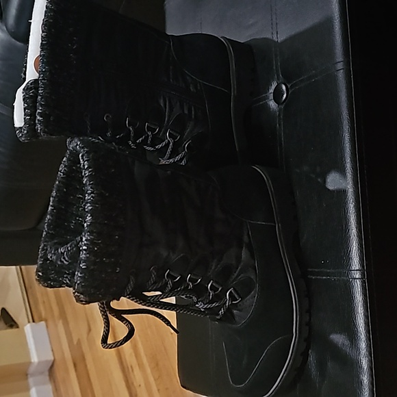 Size 7.5 BareTraps boots, weatherproof, flexible soles and soft linings - Picture 3 of 5